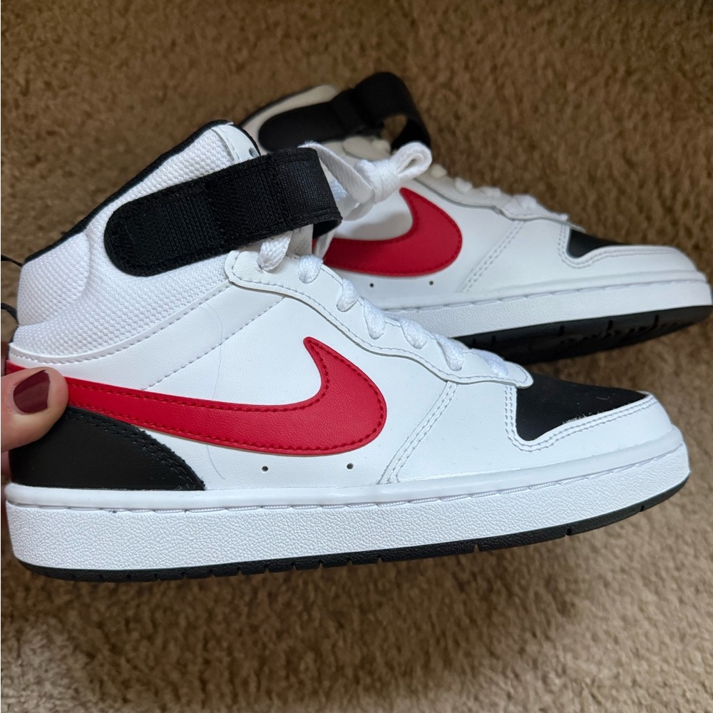 Nike Court Borough Mid 2 big kids size 3.5 basketball sneakers